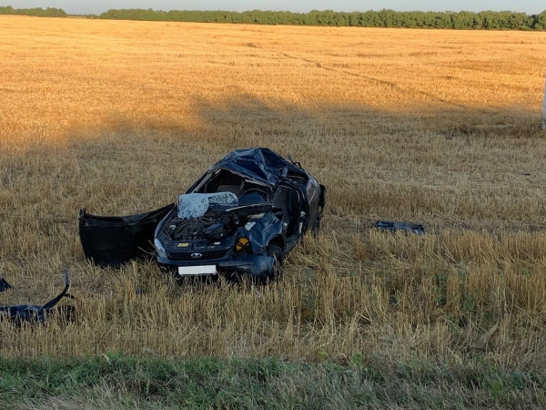 На трассе в Самарской области молодой водитель выжил в перевернувшемся авто На трассе в Самарской области молодой водитель выжил в перевернувшемся авто