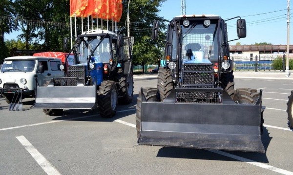 Торжественное вручение ключей от лесопожарной и лесокультурной техники