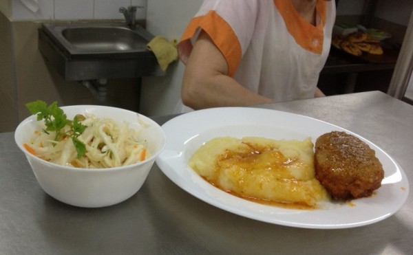 100% школ региона обеспечат горячим питанием учеников начальных классов с 1 сентября 100% школ региона обеспечат горячим питанием учеников начальных классов с 1 сентября