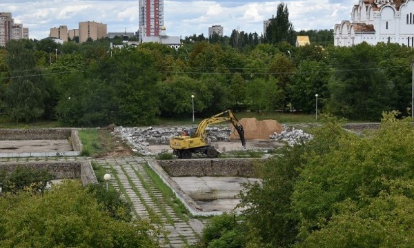 В сквере им. С.Ф. Жилкина начались работы по благоустройству В сквере им. С.Ф. Жилкина начались работы по благоустройству