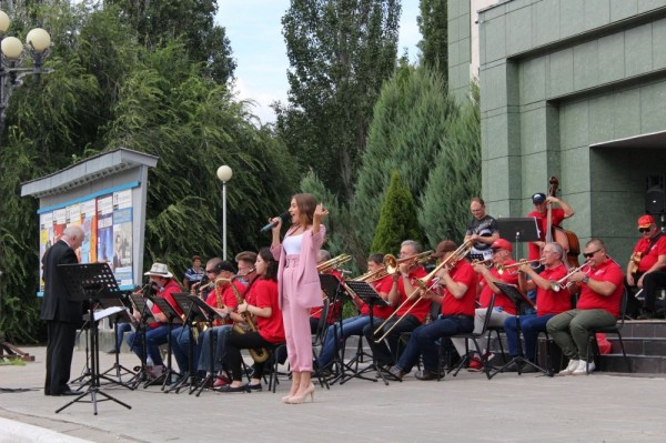 В Тольятти состоялся первый концерт проекта &laquo;Звезды площади Искусств&raquo;