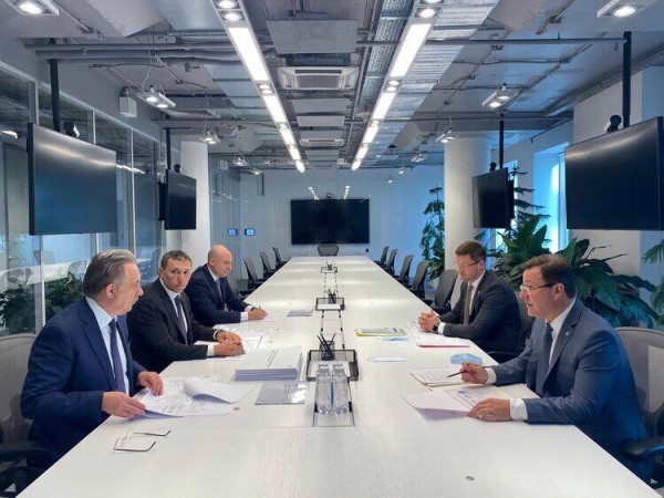 Дмитрий Азаров провел встречу с Виталием Мутко