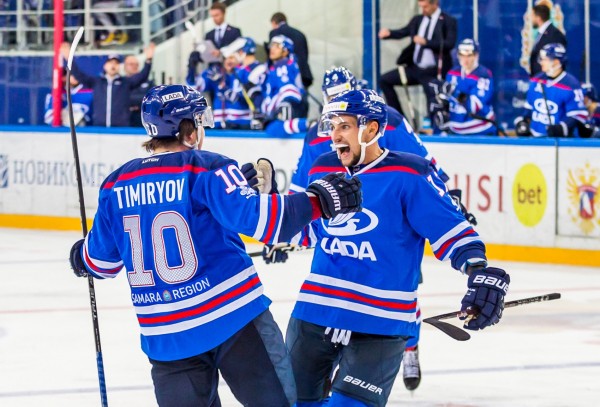 Хоккейная «Лада» гарантировала себе место в плей-офф Хоккейная «Лада» гарантировала себе место в плей-офф