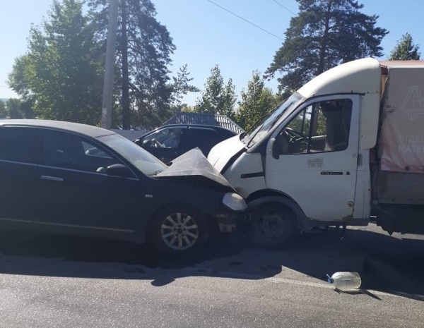 В Тольятти в лобовом столкновении машин погиб водитель В Тольятти в лобовом столкновении машин погиб водитель