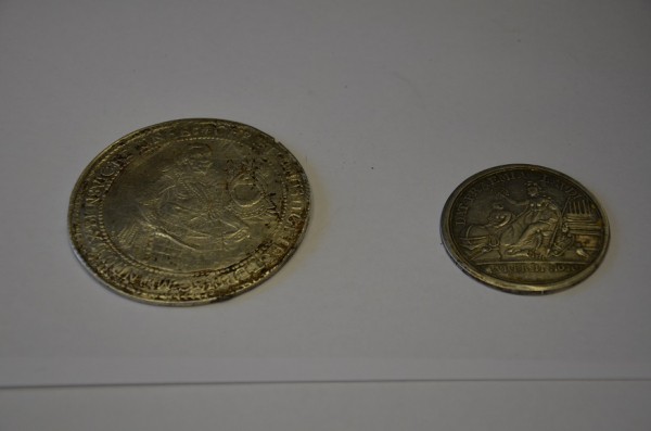 В Самарской области полицейские передали музею клад монет XVIII века