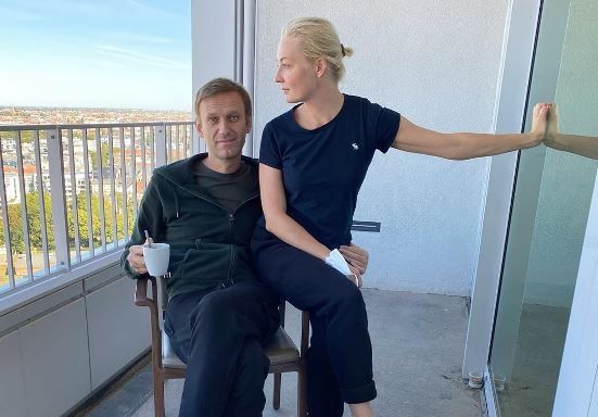 Выздоравливающий Навальный опубликовал трогательный пост о супруге Выздоравливающий Навальный опубликовал трогательный пост о супруге