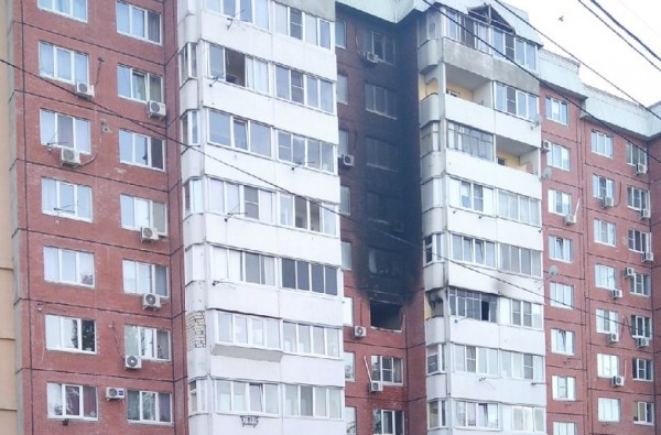 Ночью в Тольятти во время пожара в доме спасли 16 человек