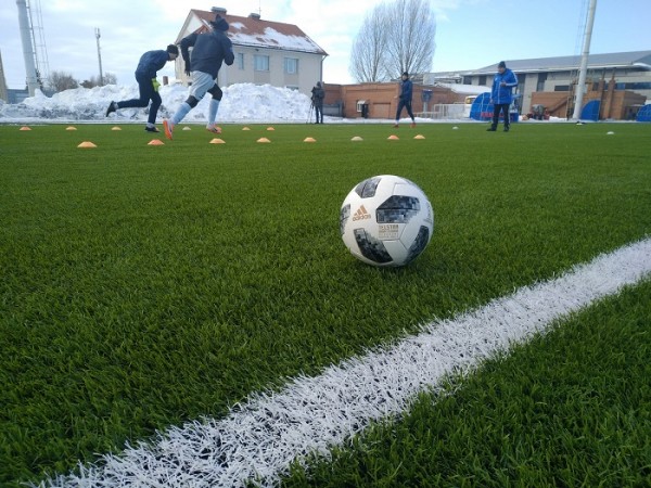 Тольяттинская академия футбола получила новый автобус и экипировку Тольяттинская академия футбола получила новый автобус и экипировку