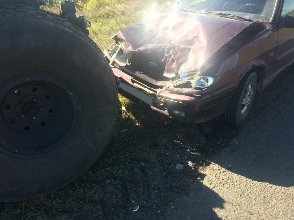 На трассе в Самарской области вездеход наехал на «Ладу» На трассе в Самарской области вездеход наехал на «Ладу»