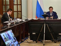 Дмитрий Азаров: "В работе по решению вопросов обманутых дольщиков пауз быть не должно"