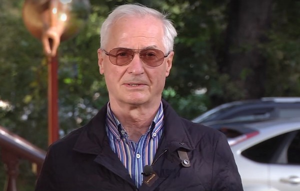 Николай Ренц объяснил, почему некоторых заболевших пневмонией не везут в больницу