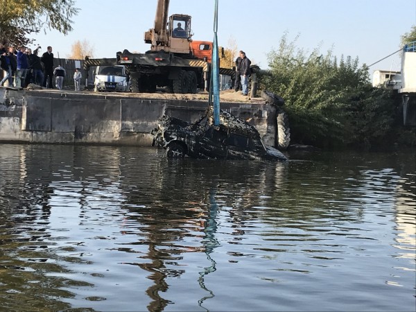 Стала известна история машины, поднятой со дна Волги в Самарской области
