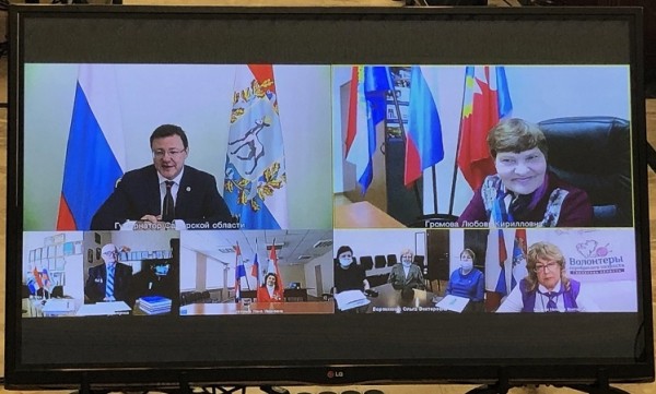 Дмитрий Азаров встретился с ветеранами и общественниками серебряного возраста Дмитрий Азаров встретился с ветеранами и общественниками серебряного возраста