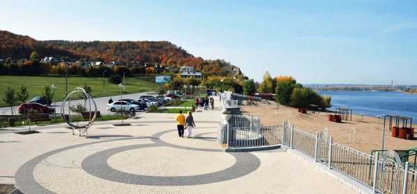 В Жигулевске по нацпроекту &laquo;Жилье и городская среда&raquo; благоустроили набережную и пляж