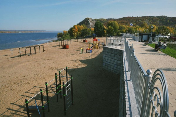 В Жигулевске по нацпроекту &laquo;Жилье и городская среда&raquo; благоустроили набережную и пляж