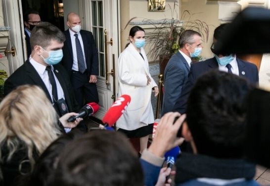 Макрон встретился с лидером белорусской оппозиции Тихановской Макрон встретился с лидером белорусской оппозиции Тихановской