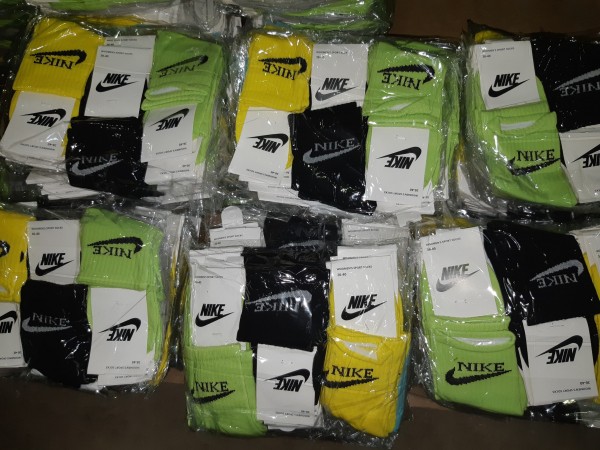 Самарская таможня остановила фуры с поддельными носками на 400 млн рублей Самарская таможня остановила фуры с поддельными носками на 400 млн рублей