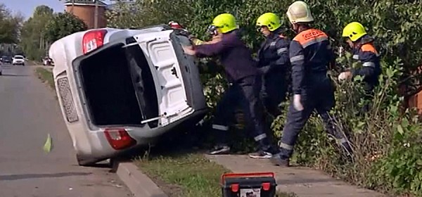 На перекрестке улиц Шлютова и Украинской за полтора месяца произошло 11 аварий! На перекрестке улиц Шлютова и Украинской за полтора месяца произошло 11 аварий!