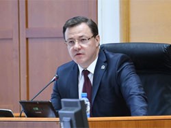 Дмитрий Азаров: "Главная задача – сберечь здоровье людей" Дмитрий Азаров: "Главная задача – сберечь здоровье людей"