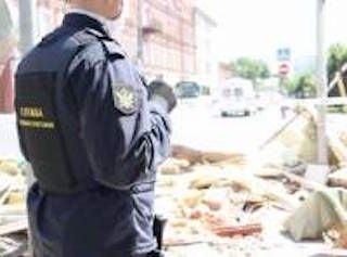 В Тольятти приставы демонтировали незаконный магазин В Тольятти приставы демонтировали незаконный магазин