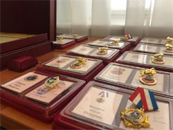 Дмитрий Азаров вручил государственные награды заслуженным жителям региона