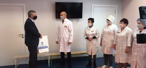 Депутат Самарской губернской думы Денис Волков подарил 3 городской поликлинике 50 пульсоксиметров