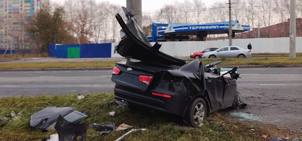 ДТП на Ботанической: автомобиль разбит, водитель в больнице