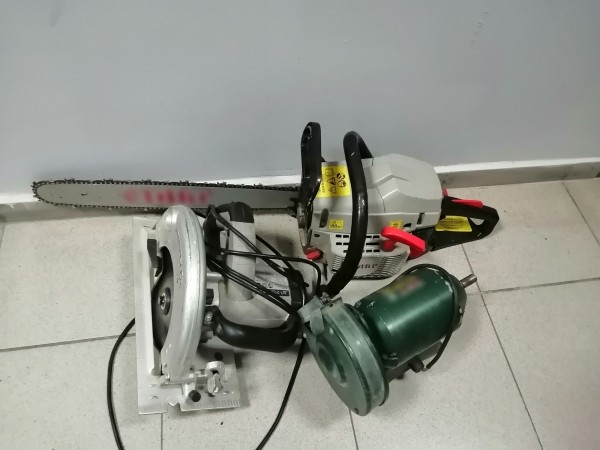 Под Тольятти молодежь проламывает стены гаражей ради наживы Под Тольятти молодежь проламывает стены гаражей ради наживы