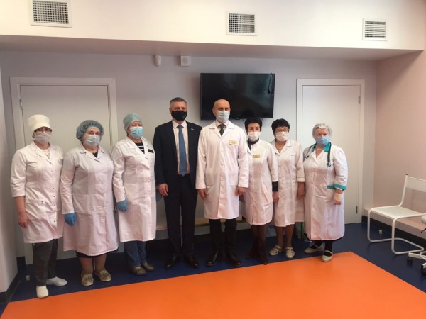 Депутат Самарской губернской думы Денис Волков подарил 3 городской поликлинике 50 пульсоксиметров