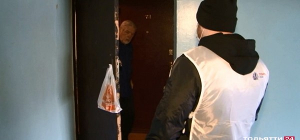 Тольяттинские волонтеры помогают пожилым людям на самоизоляции