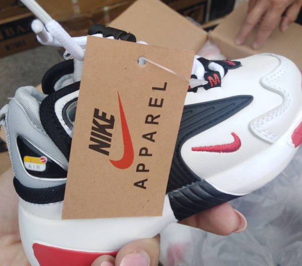 5 грузовиков везли в Тольятти поддельную одежду на 49 млн рублей