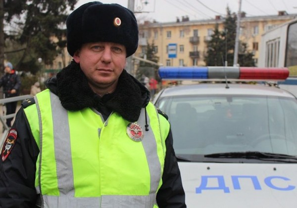 В Самарской области полицейский помог экстренно доставить к врачу ребенка с повреждением лица