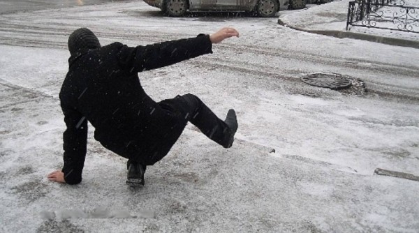 Травматолог рассказал, как избежать переломов в гололед