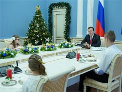 Глава региона встретился с детьми &ndash; участниками акции "Ёлка желаний"