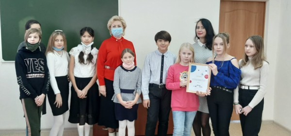 Генеральный директор компании «ЛАДА-МЕДИА» Ирина Денисова наградила победителей IV фестиваля «Свой взгляд» Генеральный директор компании «ЛАДА-МЕДИА» Ирина Денисова наградила победителей IV фестиваля «Свой взгляд»