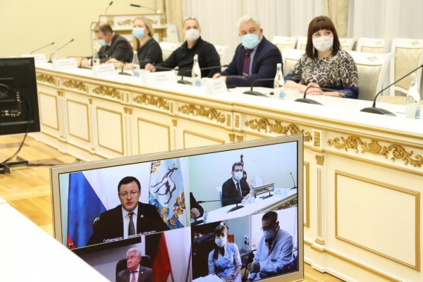 Власти Самарской области обсудили новый порядок выплат врачам, борющимся с COVID-19