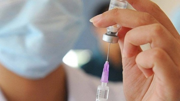 Владимир Путин поручил начать массовую вакцинацию всех россиян Владимир Путин поручил начать массовую вакцинацию всех россиян