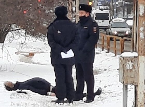 На улице Тольятти умер молодой парень