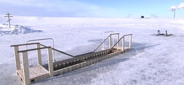 Врачи предупреждают: для детей и людей с хроническими заболеваниями зимние купания противопоказаны