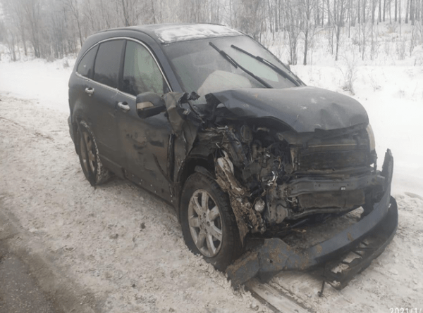 Во время снегопада на трассе в Самарской области столкнулись легковушки и грузовик Во время снегопада на трассе в Самарской области столкнулись легковушки и грузовик