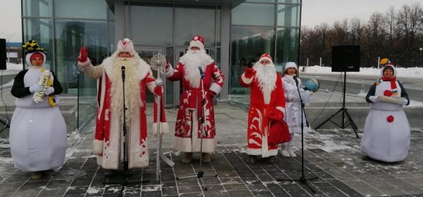 Арт-проект &laquo;Добрый Новый год!&raquo; состоялся в сквере 50-летия первого автомобиля ВАЗ