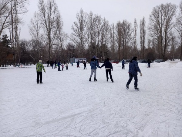 Тольяттинцев приглашают на бесплатный каток в парке Победы