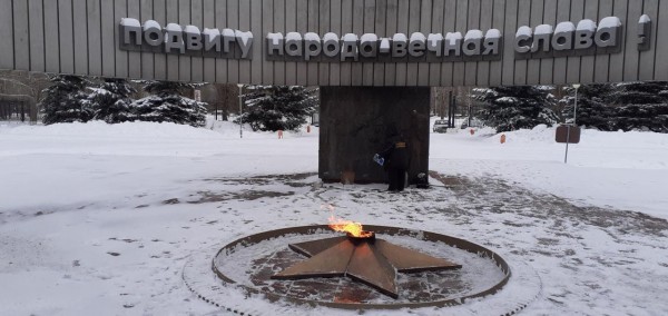 Вандалы, повредившие Вечный огонь в Тольятти, попали на видеокамеры Вандалы, повредившие Вечный огонь в Тольятти, попали на видеокамеры