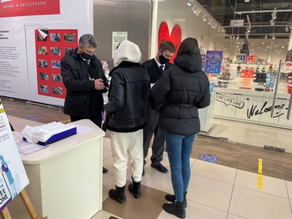 В 56 торговых центрах Тольятти вход осуществляется строго по QR-коду