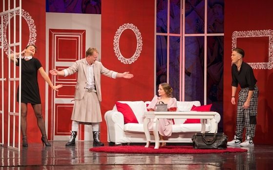 В театре «Колесо» (Тольятти) отпраздновали шикарную свадьбу В театре «Колесо» (Тольятти) отпраздновали шикарную свадьбу