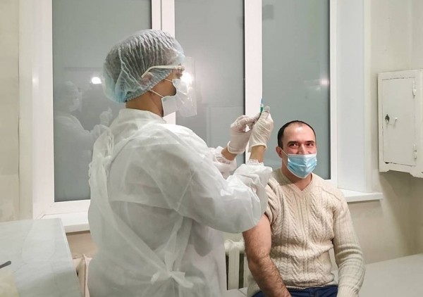 Жителям Самарской области доступно почти 250 тысяч доз вакцины от коронавируса