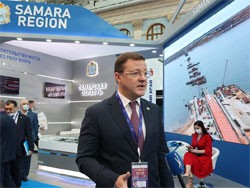 Дмитрий Азаров участвует в международном форуме "Транспорт России"