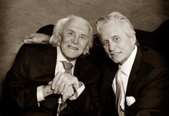 Кирка Дугласа после смерти обвинили в изнасиловании русской актрисы