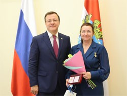 Дмитрий Азаров: "Забота о семьях с детьми, о матерях является одним из важнейших направлений"