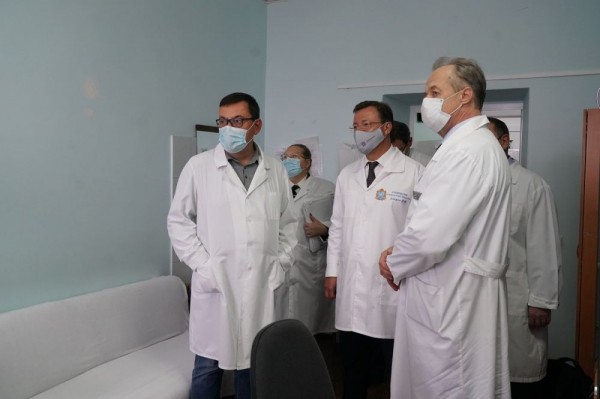 Дмитрий Азаров и Олег Гриднев проверяют медучреждения Самарской области Дмитрий Азаров и Олег Гриднев проверяют медучреждения Самарской области
